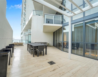 2201 Collins Ave - Photo Thumbnail 6