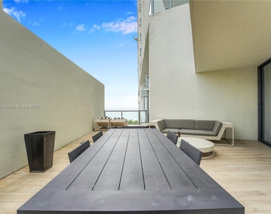 2201 Collins Ave - Photo Thumbnail 11