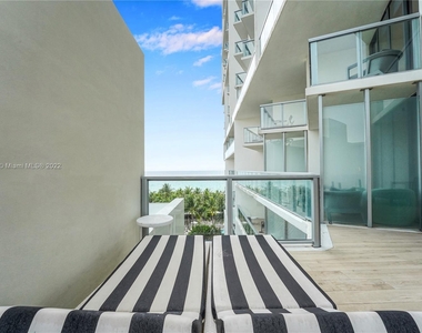 2201 Collins Ave - Photo Thumbnail 4