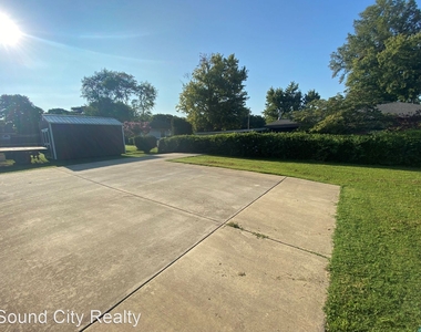 2639 Woodberry Dr - Photo Thumbnail 15