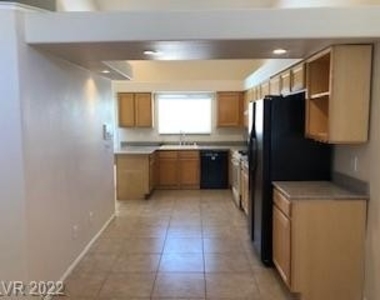 972 Upper Meadows Place - Photo Thumbnail 10