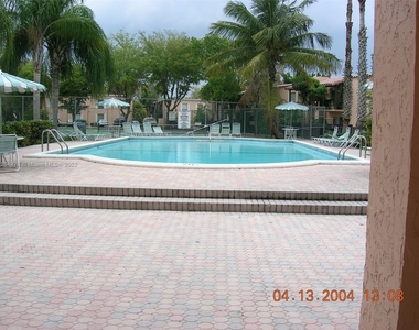 10790 N Kendall Dr - Photo Thumbnail 17