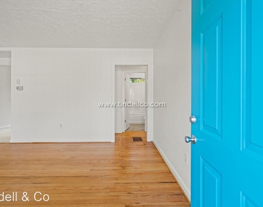 8326 N Wayland Ave - Photo Thumbnail 18