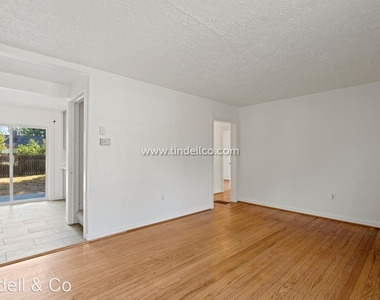 8326 N Wayland Ave - Photo Thumbnail 5