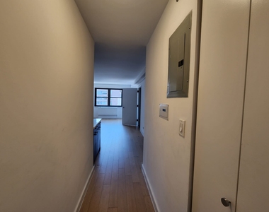 222 East 39th Street - Photo Thumbnail 13