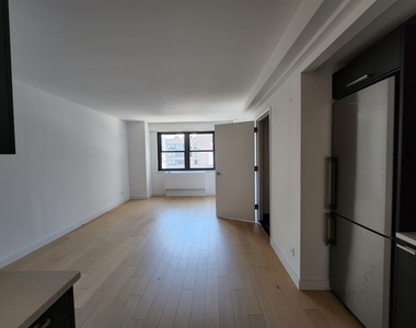 222 East 39th Street - Photo Thumbnail 10