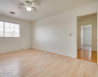 5072 Sublight Avenue - Photo Thumbnail 18