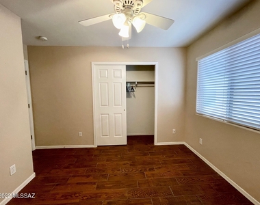 8320 N Austin Nikolas Court - Photo Thumbnail 13