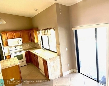 2156 Nw 76th Way - Photo Thumbnail 16