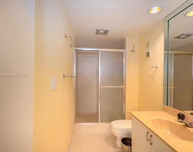 20281 E Country Club Dr Apt 1703 - Photo Thumbnail 9