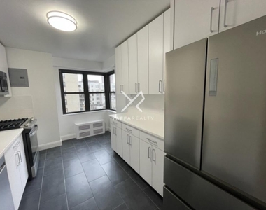 401 East 88th Street - Photo Thumbnail 2