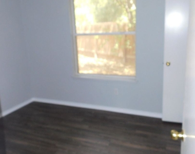 3804 Pevetoe St - Photo Thumbnail 2