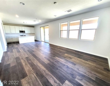 11560 Salt Creek Avenue - Photo Thumbnail 3