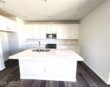 11560 Salt Creek Avenue - Photo Thumbnail 8