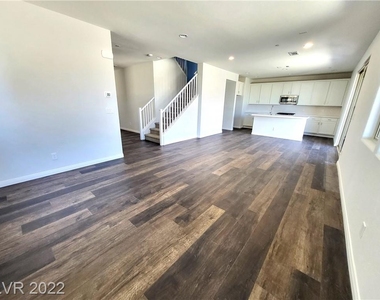 11560 Salt Creek Avenue - Photo Thumbnail 4