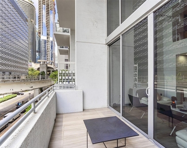 1050 Brickell Ave - Photo Thumbnail 5