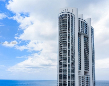 18201 Collins Ave - Photo Thumbnail 2