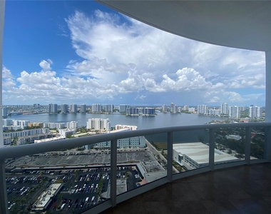 18201 Collins Ave - Photo Thumbnail 11