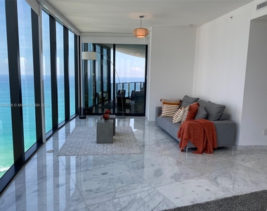 18555 Collins Ave - Photo Thumbnail 8