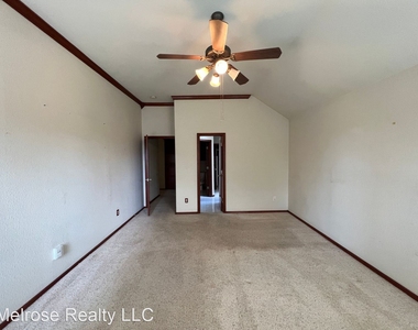 3800 E Ridge Pointe Circle - Photo Thumbnail 11