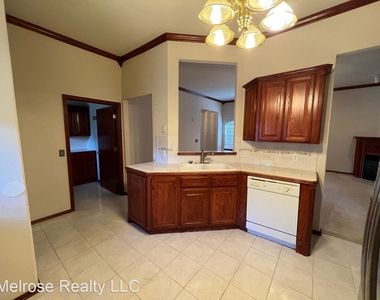 3800 E Ridge Pointe Circle - Photo Thumbnail 8