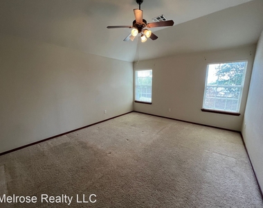 3800 E Ridge Pointe Circle - Photo Thumbnail 10