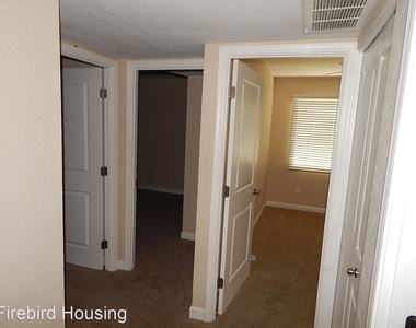 1022 E Diamond Drive - Photo Thumbnail 11