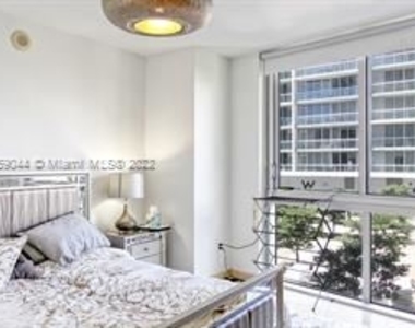 475 Brickell Ave Apt 1615 - Photo Thumbnail 6