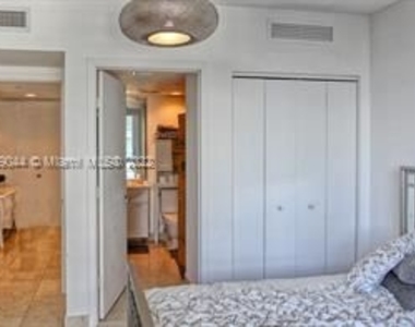 475 Brickell Ave Apt 1615 - Photo Thumbnail 7