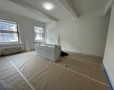 27 West 68th Street - Photo Thumbnail 1