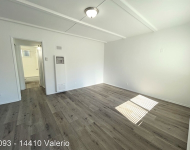 14410 Valerio St. - Photo Thumbnail 10