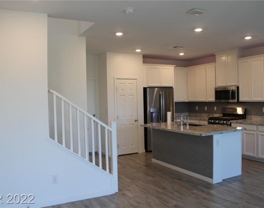 5730 Sky Pointe Drive - Photo Thumbnail 2