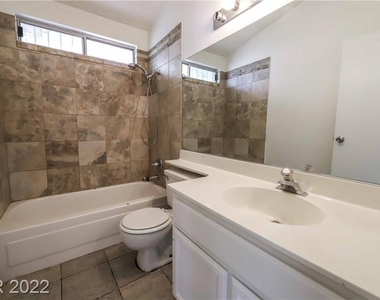 5260 Coral Vine Way - Photo Thumbnail 11