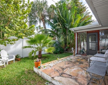 16203 Gulf Boulevard - Photo Thumbnail 5