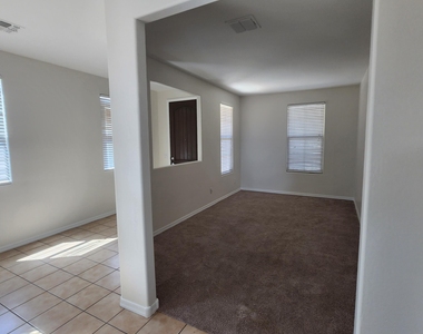 10872 S 175th Drive - Photo Thumbnail 5