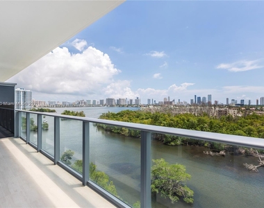 16385 Biscayne Blvd - Photo Thumbnail 0