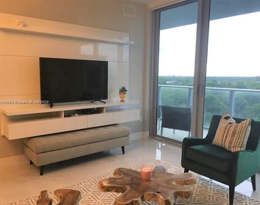 16385 Biscayne Blvd - Photo Thumbnail 2