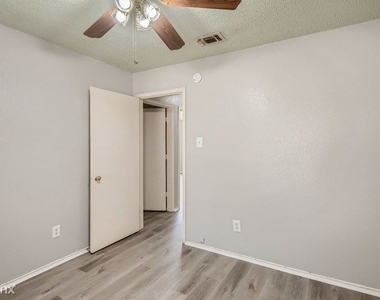 8317 Cloverglen Lane Unit - Photo Thumbnail 5