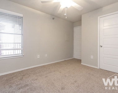 2425 E Riverside Dr - Photo Thumbnail 15