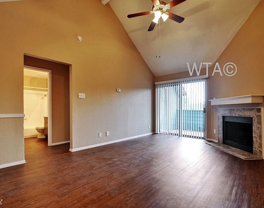 2414 Ventura Dr - Photo Thumbnail 11