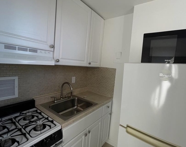 1111 Arlington Blvd #647 - Photo Thumbnail 3