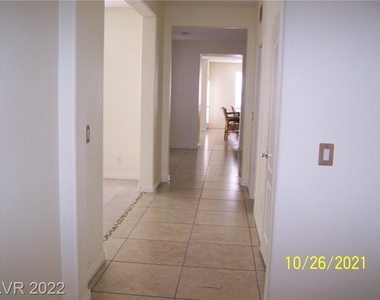 10419 Bush Mountain Avenue - Photo Thumbnail 5