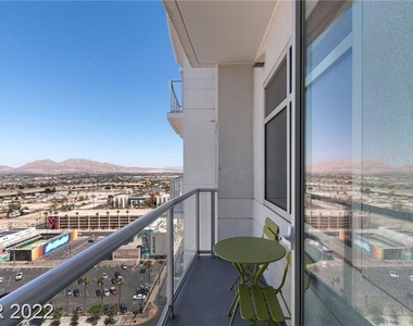 150 North Las Vegas Boulevard - Photo Thumbnail 20