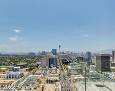 150 North Las Vegas Boulevard - Photo Thumbnail 10