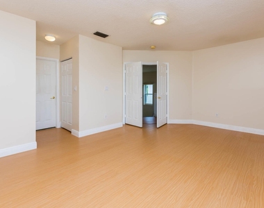 1498 Sw 106 Avenue - Photo Thumbnail 15