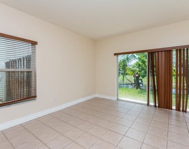 1498 Sw 106 Avenue - Photo Thumbnail 4