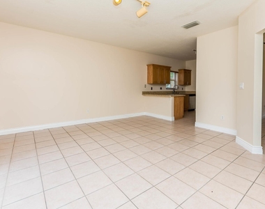 1498 Sw 106 Avenue - Photo Thumbnail 7