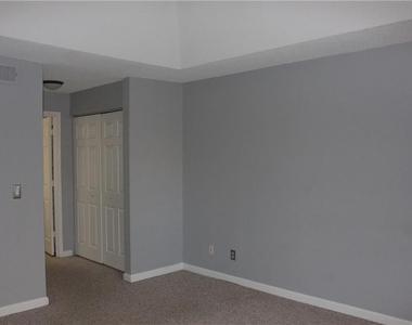 2657 Lenox Road Ne - Photo Thumbnail 11