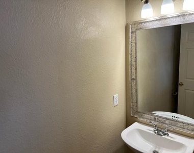 6216 Calloway Drive - Photo Thumbnail 7