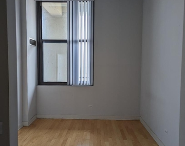 320 E 21st Street - Photo Thumbnail 3